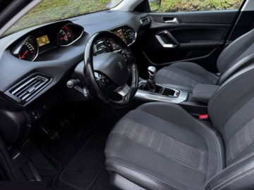 Peugeot 308 II SW Facelifting 1.2 PureTech 130KM 2018 Peugeot 308 1.2 130KM e-THP Stop &amp; Start Allure 2018r, zdjęcie 6