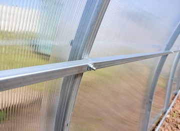 ТЕПЛИЦА ИЗ ПОЛИКАРБОНАТА 3х6м с ОЦИНКОВАННЫМ ТУННЕЛЕМ 40х20мм