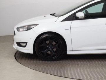 Ford Focus III Kombi Facelifting 2.0 TDCi 150KM 2016 Ford Focus 2.0 TDCi, Klima, Parktronic, zdjęcie 14