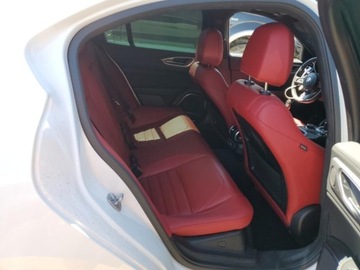 Alfa Romeo Giulia II Sedan Facelifting 2.0 Turbo 280KM 2023 Alfa Romeo Giulia 2023, 2.0L, 4x4, TI, po gradobiciu 2.0 Benzyna 280KM, zdjęcie 8