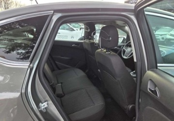 Opel Astra J Sedan 1.4 Turbo ECOTEC 140KM 2019 Opel Astra Opel Astra 1.4 Benzyna 140KM, zdjęcie 20