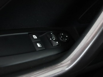 Peugeot 2008 I SUV 1.6 e-HDi 92KM 2015 Peugeot 2008 1.6 HDi Style Klimatyzacja Nawigacja, zdjęcie 30