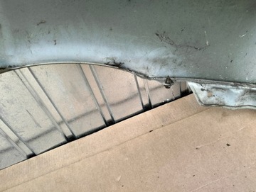 BLATNÍK LEVÝ PŘEDNÍ TOYOTA AVENSIS II T25 ORIGINÁLNÍ LAK BATERKA 2003-2008