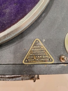 Исторический довоенный (около 1920 г.) проигрыватель-чемодан Parlophone.