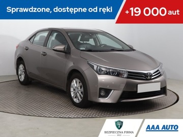 Toyota Corolla X Sedan Facelifting 1.6 Valvematic 132KM 2014 Toyota Corolla 1.6 Valvematic, Salon Polska