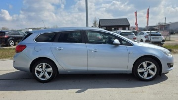 Opel Astra J Sports Tourer Facelifting 1.4 Turbo ECOTEC 140KM 2015 Opel Astra Duża Navi Podgrzewana Kierownica, zdjęcie 4