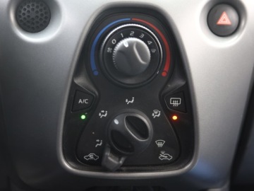 Toyota Aygo II Hatchback 3d Facelifting 1.0 VVT-i 72KM 2020 Toyota Aygo 1.0 VVT-i, Salon Polska, zdjęcie 12