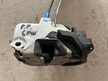 ASTRA J IV ZÁMEK DVEŘE PRAVÝ PŘEDNÍ EVROPA