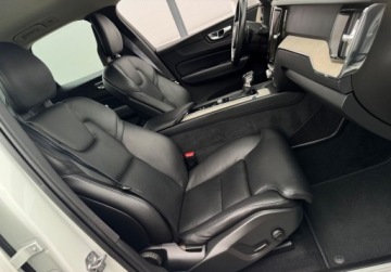 Volvo XC60 II Crossover D4 190KM 2018 Volvo XC 60 D4 190ps 4x4 FullLed El.Klapa Fotele Pamieci Skora Kamera Gwar, zdjęcie 27