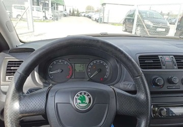 Skoda Fabia II Hatchback 1.2 i HTP 60KM 2009 Skoda Fabia Skoda Fabia, zdjęcie 8