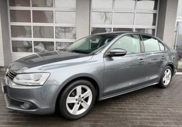 Volkswagen Jetta VI Sedan 1.2 TSI 105KM 2013 Volkswagen Jetta Salon Polska. Serwis ASO Czujniki 1.2 Benzyna 105KM, zdjęcie 22
