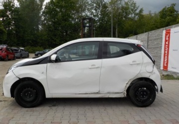 Toyota Aygo II Hatchback 3d Facelifting 1.0 VVT-i 72KM 2020 Toyota Aygo Okazja Benzyna 72KM, zdjęcie 5