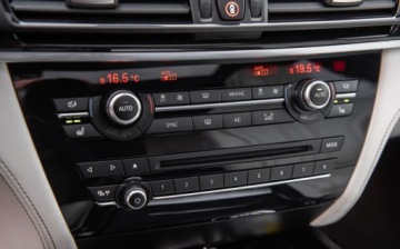 BMW X5 F15 SUV xDrive40e 313KM 2016 BMW X5 40e 313KM INDYVIDUAL Skora Pano Navi Full Serwis Gwarancija, zdjęcie 27