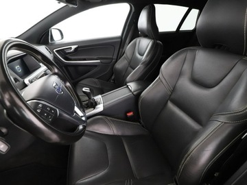 Volvo V60 I Kombi Facelifting 2.0 D2 DRIVE-E 120KM 2016 Volvo V60 2.0D Dynamic Edition Klima Nawigacja, zdjęcie 12