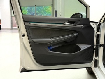 Volkswagen Golf VIII Variant 1.5 eTSI 130KM 2024 Volkswagen Golf Volkswagen Golf Style, zdjęcie 15