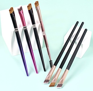 Квадратная, угловатая кисть для контуринга бровей № 2.