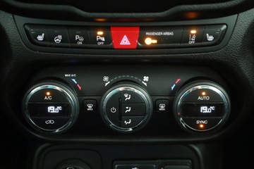 Jeep Renegade SUV 2.0 MultiJet 140KM 2016 Jeep Renegade 2.0 MultiJet, Salon Polska, zdjęcie 9