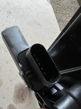 BMW F46 F45 ZVEDÁK OKNO PRAVÝ ZADNÍ