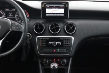 Mercedes Klasa A W176 Hatchback 5d 1.6 180 BlueEFFICIENCY 122KM 2014 Mercedes A A 180, Klima, zdjęcie 11