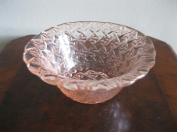 КРАСИВАЯ РОЗОВАЯ ЧАША DROST LATTICE IRONWORKS ZĄBKOWICE