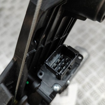 JEEP AVENGER 2024 ZADNÍ STRANA LEVÝ ELELKTRICKÝ ZVEDÁK OKNO DVEŘE ZADNÍCH