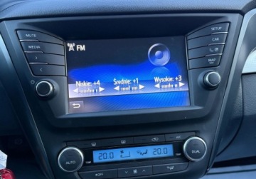 Toyota Avensis III Wagon Facelifting 2015 2.0 D-4D 143KM 2018 Toyota Avensis salon Polska 2.0 Diesel 143KM, zdjęcie 9