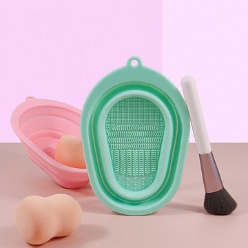 Подушечка для чистки кистей для макияжа.