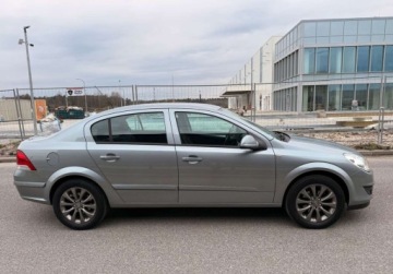 Opel Astra H Sedan 1.6 ECOTEC 115KM 2010 Opel Astra LIFT SEDAN 1.6i 115ps Tylko164TysPrzebiegu SerwisASO 1Wlascicie, zdjęcie 7