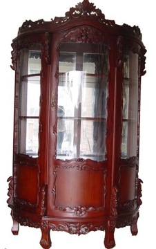 Witryna mahoniowa z ornamentami - elegancja w stylu barokowym
