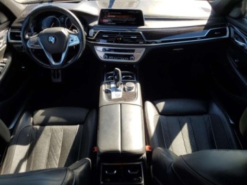 BMW Seria 7 G11-G12 2016 BMW Seria 7 750xi 2016 4.4l 4.4 Benzyna 445KM, zdjęcie 8