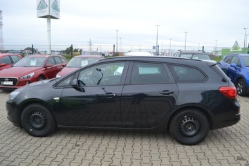 Opel Astra J Sports Tourer Facelifting 1.4 Turbo ECOTEC 140KM 2014 Opel Astra z Niemiec ,Opłacona, zdjęcie 3
