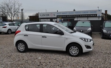 Hyundai i20 I Hatchback 5d Facelifting 1.2 DOHC 85KM 2014 Hyundai i20 LIFT Benzyna 1.2 Klimatyzacja 1.2 Benzyna 85KM, zdjęcie 4