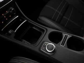 Mercedes Klasa A W176 Hatchback 5d Facelifting 200 156KM 2016 Mercedes A 200 156KM automat navi półskóra PDC, zdjęcie 26