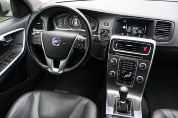 Volvo V60 I Kombi Facelifting 2.0 D3 DRIVE-E 150KM 2015 Volvo V60 D3 2.0, Skóra, Navi, Klima, Klimatronic, zdjęcie 6