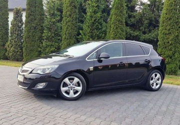 Opel Astra J Hatchback 5d 1.7 CDTI ECOTEC 110KM 2010 Opel Astra 1.7 CDTI DPF Cosmo, zdjęcie 3