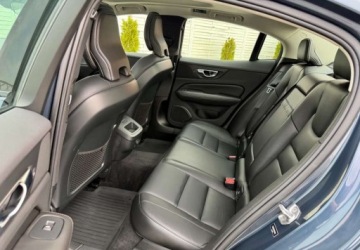 Volvo S60 III 2021 Volvo S60 Volvo S60 B5 B AWD Ultimate Dark 2.0 Benzyna 250KM, zdjęcie 19