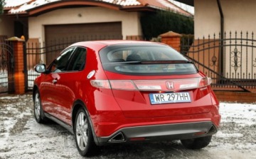 Honda Civic VIII Hatchback 3d 1.8 i-VTEC 140KM 2011 Honda Civic 1.8 i-VTEC 140KM benzyna niski przebieg PDC Climatronic welur, zdjęcie 6