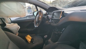 Peugeot 208 I Hatchback 5d Facelifting 1.2 PureTech 82KM 2017 PEUGEOT 208 1.2 82 KM, zdjęcie 8