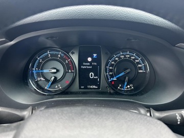 Toyota Hilux VIII Podwójna kabina Facelifting 2.8 D-4D 204KM 2023 Toyota Hilux 2.8 D-4D Double Cab Invincible 4x4 To, zdjęcie 13