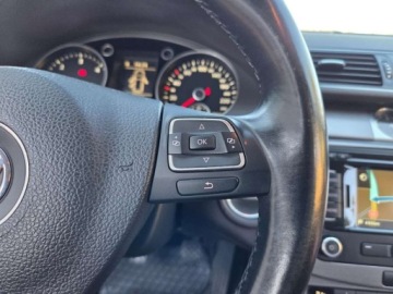 Volkswagen Passat B7 Variant 2.0 TDI CR DPF BlueMotion 140KM 2012 Volkswagen Passat Nawigacja Podgrzewane Fotele Czujniki Parkowania 2.0, zdjęcie 17