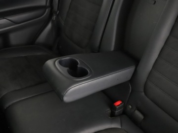 Mitsubishi Outlander III SUV Facelifting 2017 2.0 150KM 2019 Mitsubishi Outlander Diamant Edition+ Klimatronik, zdjęcie 36