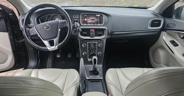 Volvo V40 II Hatchback Facelifting 2.0 D2 120KM 2018 Volvo V40 2018 r. Full LED SKORA nawigacja 2.0 Diesel 120KM, zdjęcie 4