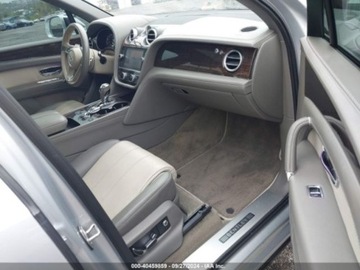 Bentley Bentayga 2019 Bentley Bentayga V8 2019 4.0l 4.0 Benzyna 542KM, zdjęcie 10