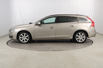 Volvo V60 I Kombi Facelifting 2.0 D3 DRIVE-E 150KM 2015 Volvo V60 D3 2.0, Skóra, Navi, Klima, Klimatronic, zdjęcie 2