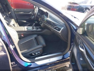 BMW Seria 7 G70 2022 BMW Seria 7 750i xDrive 2022 4.4 Benzyna 523KM, zdjęcie 9