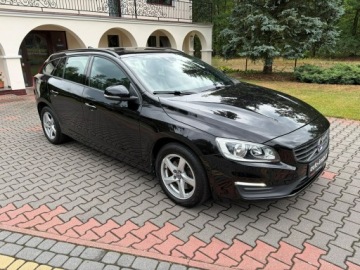 Volvo V60 I Kombi Facelifting 2.0 D2 DRIVE-E 120KM 2016 Volvo V60 2.0 D2 Skórzana tapicerka Bardzo