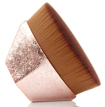 ОДИНАРНАЯ ЩЕТКА для тонального крема, очень плотная и мягкая.