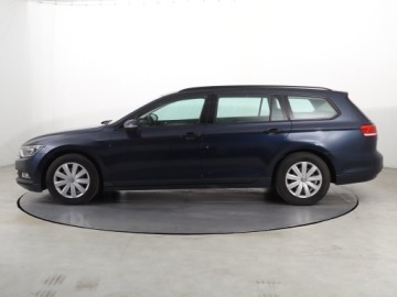Volkswagen Passat B8 Variant 2.0 TDI BlueMotion SCR 150KM 2016 VW Passat 2.0 TDI, Salon Polska, Serwis ASO, zdjęcie 2