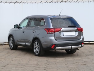 Mitsubishi Outlander III SUV Facelifting 2015 2.2 DI-D 150KM 2016 Mitsubishi Outlander 2.2 DI-D, 4X4, 7 miejsc, zdjęcie 3