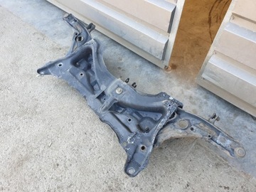 TOYOTA YARIS III 1.5 ГИБРИДНЫЙ ПЕРЕДНИЕ САНКИ